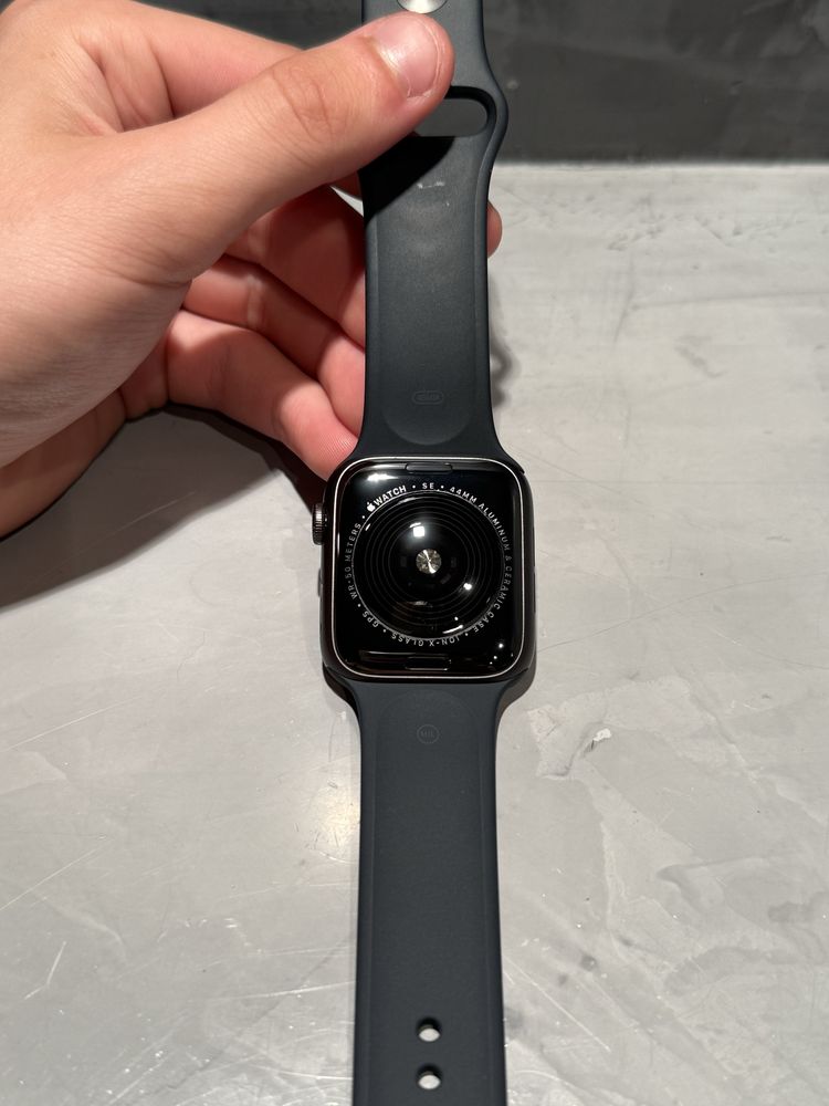 95% battery! Apple Watch SE 44mm Space Gray