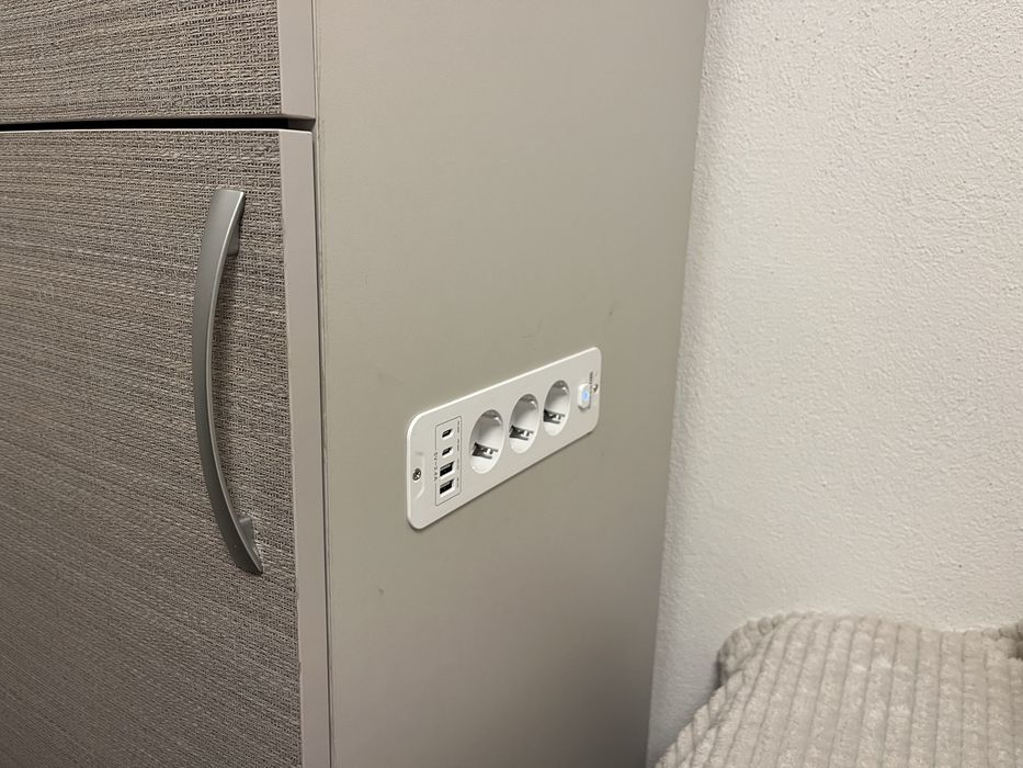 Вграден разклонител/контакт