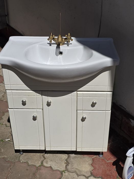 mobilier baie ghiuveta si baterie