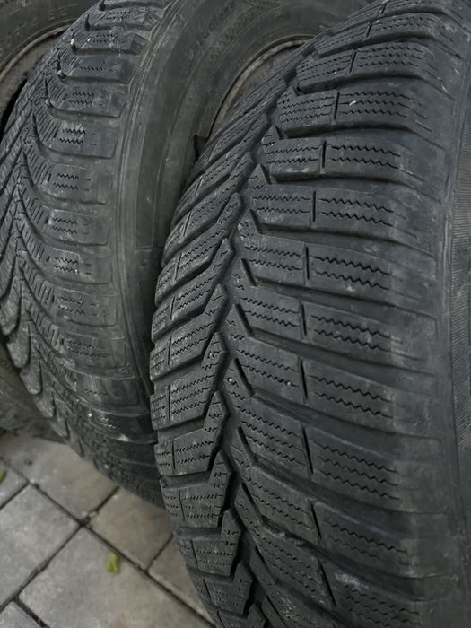 Vand cauciucuri de iarna cu tot cu jante 185/60/14