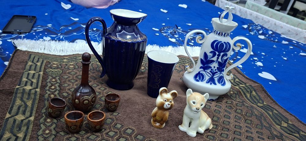 Фарфоровые сувениры. Каждая по 100 000 сумов