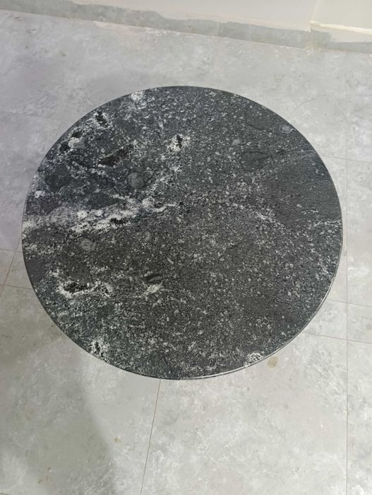 Продам журнальный столик новый поверхность из натурального камня.