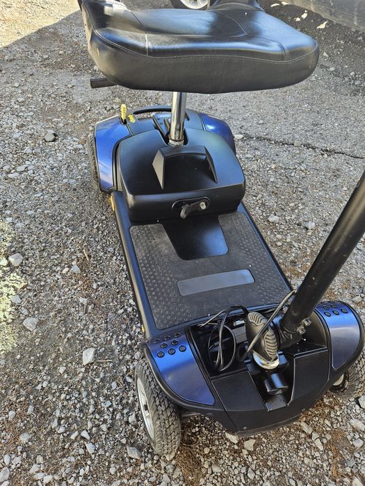 Електрически скутер за трудноподвижни хора и инвалиди