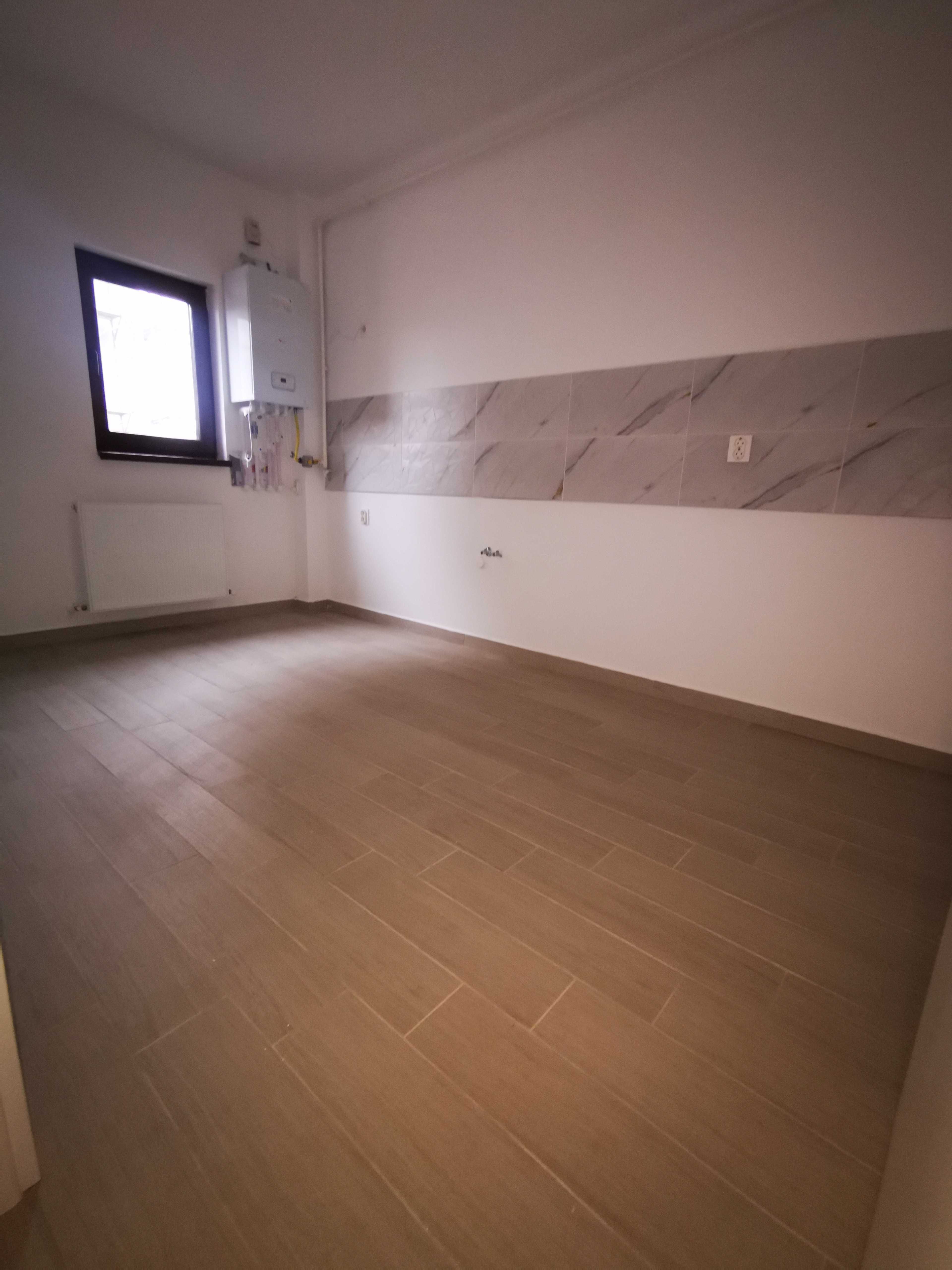 Apartament cu 3 camere, cu 2 bai, cu loc de parcare inclus