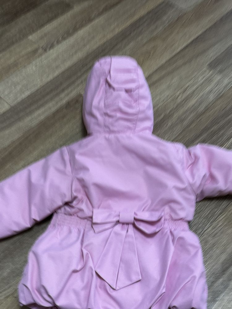 Нежно-розовая мембранная куртка на девочку