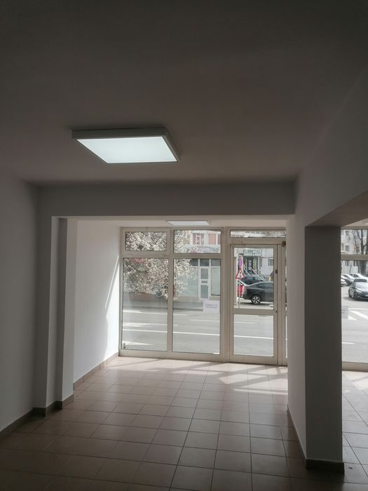 Închiriez spațiu comercial