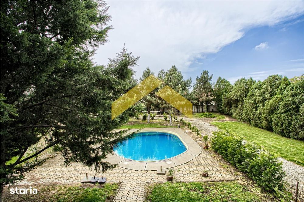 Casa pe colt cu teren de 2464 mp in ZONA MICALACA