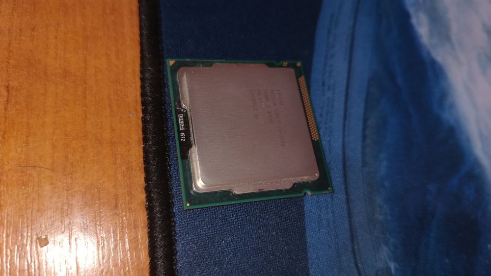 Продавам процесор intel core i5 2300