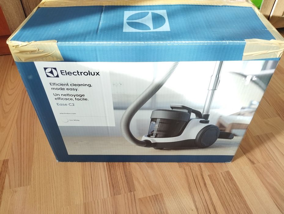 Vând aspirator Electrolux C2 cu garanție 2 ani