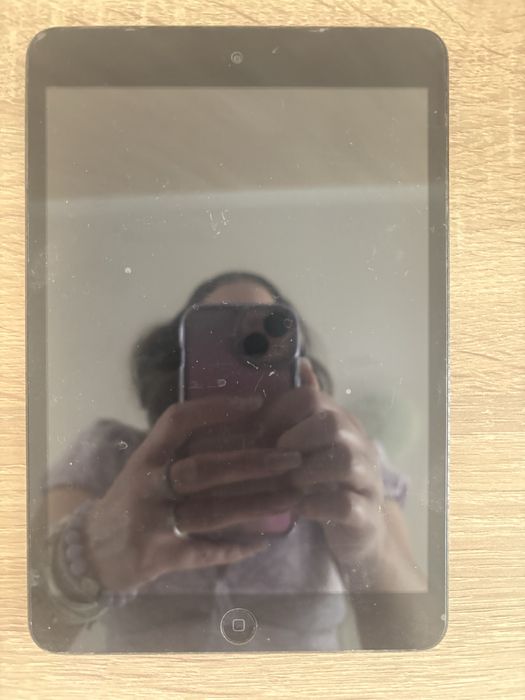 Mini Ipad nou-nouț, în stare impecabilă.