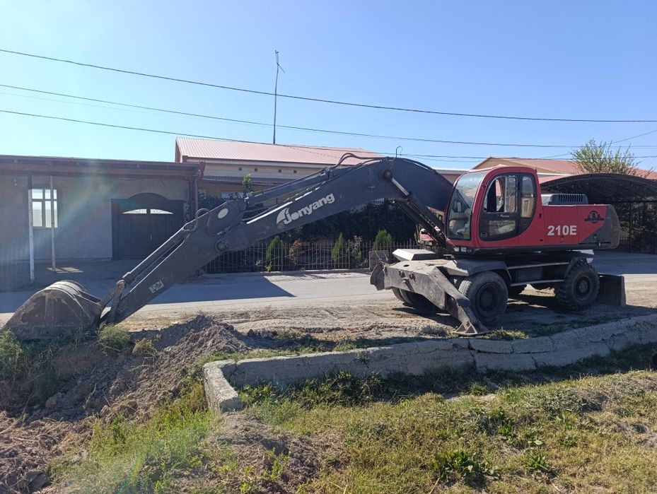 Jongyang 210 Ekskavator  Sotiladi