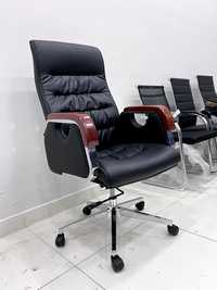 Офисное кресло для руководителя модель H621-1 +доставка по городу бесп