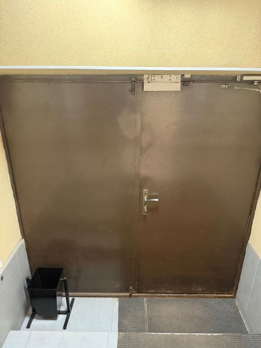 Дверь входной продается