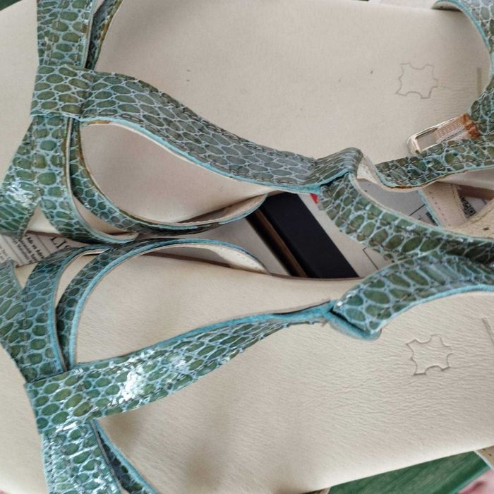 Дамски сандали естествена кожа