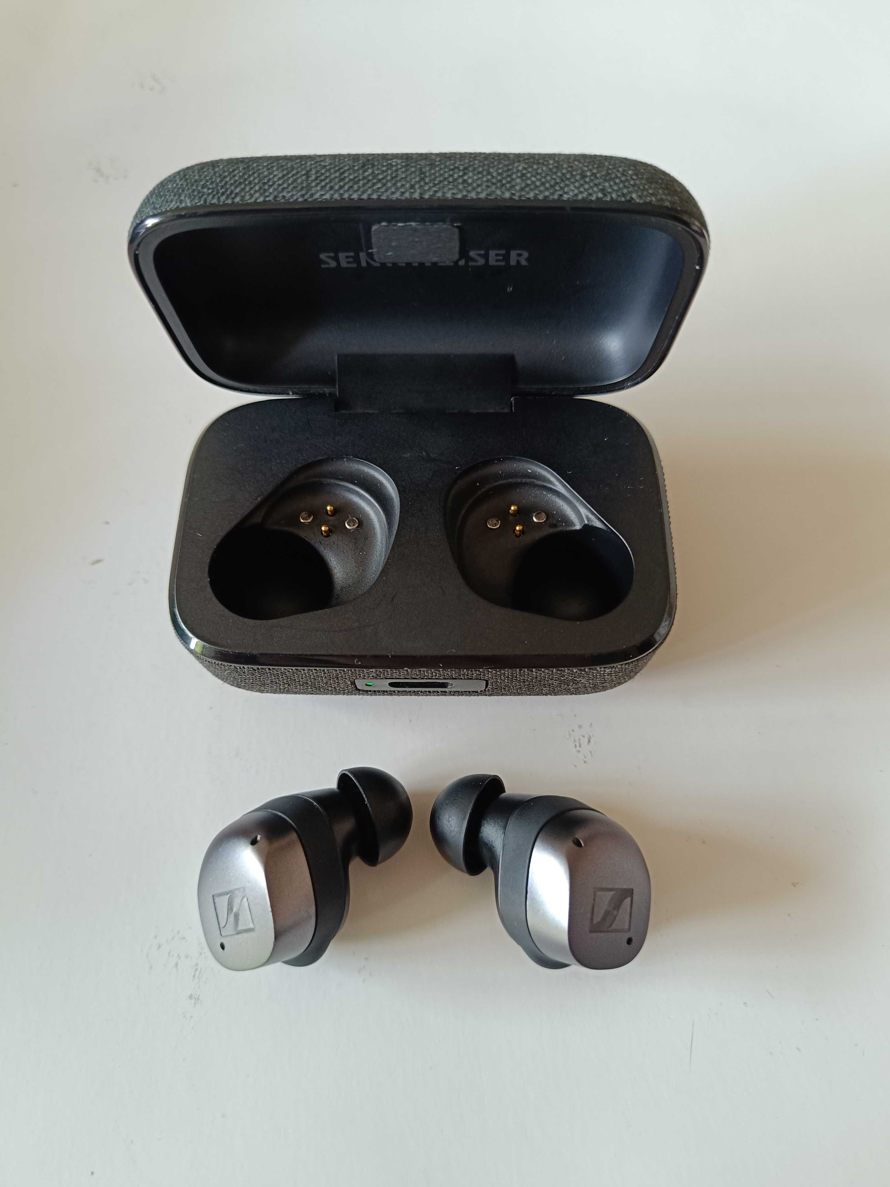 Висок клас Безжични слушалки Sennheiser - MOMENTUM True Wireless 4