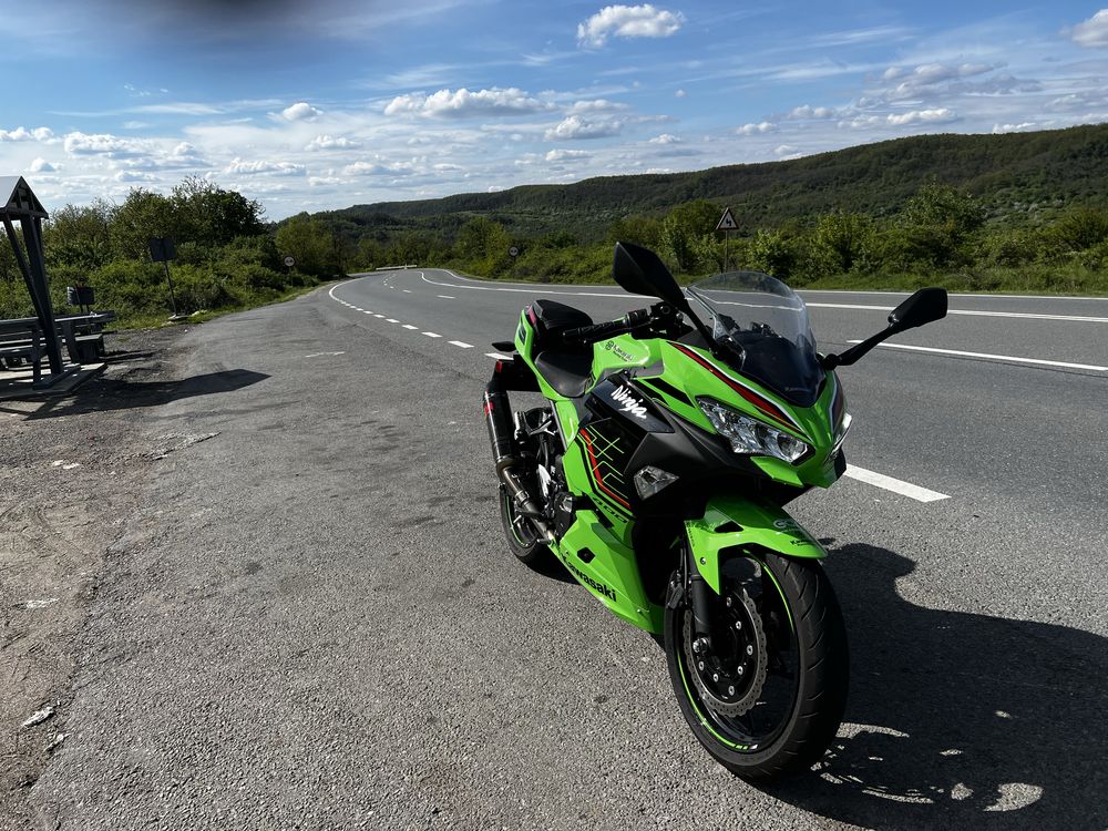 2023 Kawasaki Ninja 400 KRT Edition cu Akrapovič (A2)