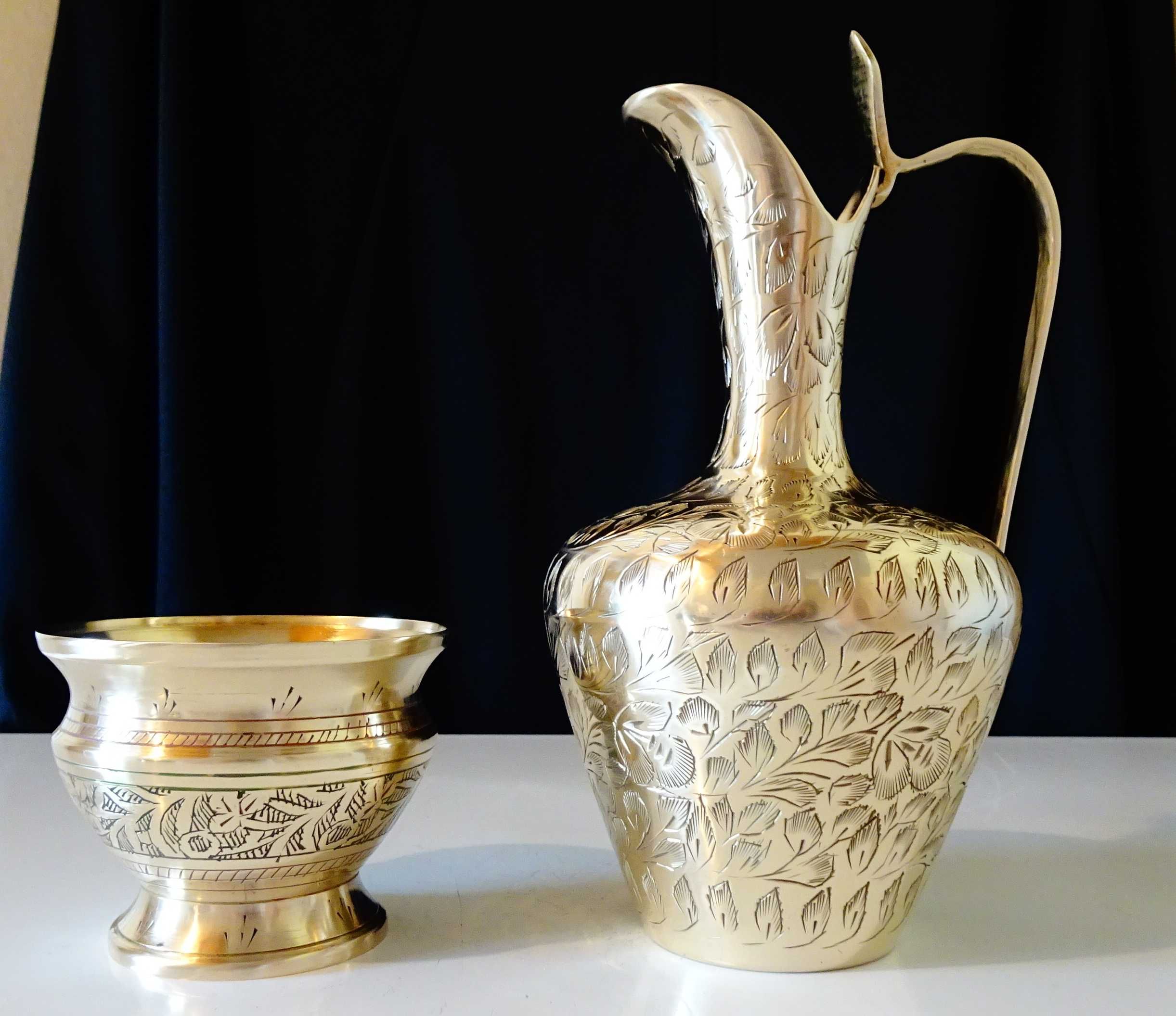 Английски бронзови чаши,гравирани и кана.
