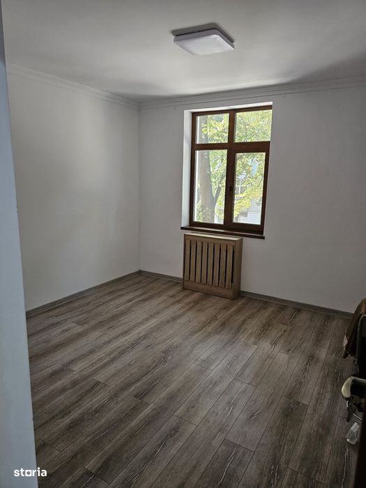 Vand apartament 2 camere si 2 boxe