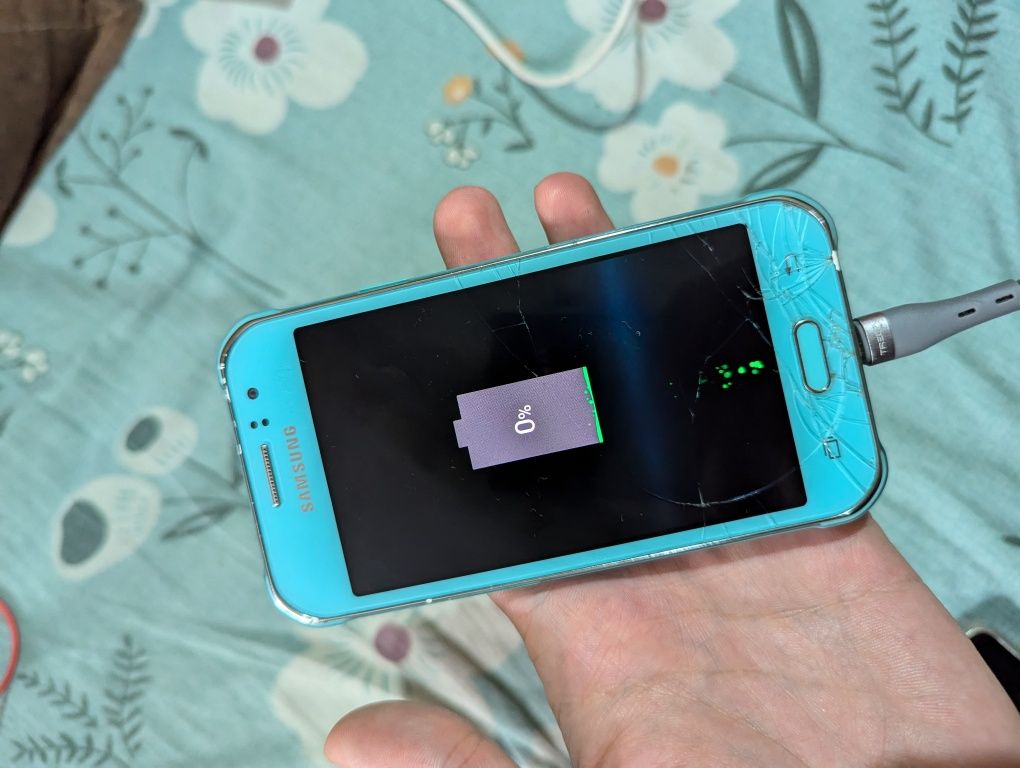 Telefonlar sotiladi arzon S8+,FLY, J1 ace, novey-banana, maxvi c3,