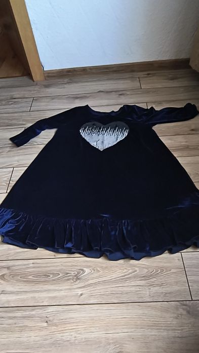 O rochie eleganta, minunată, avantajează orice persoană, in forma de A