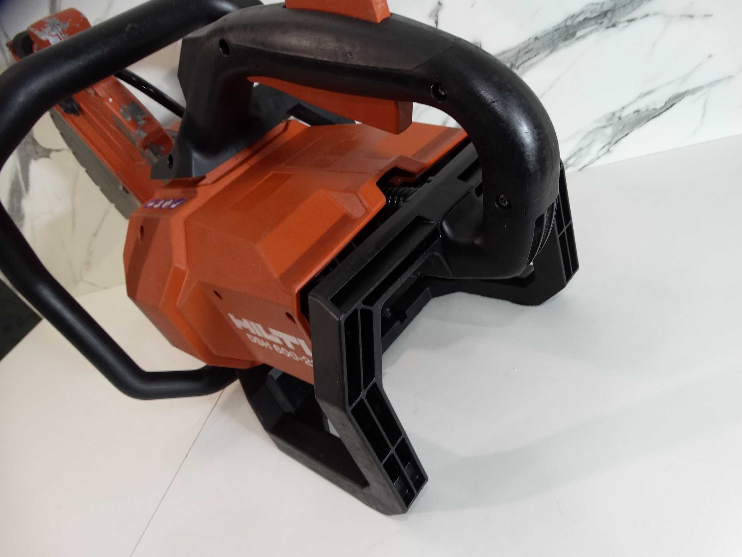 Hilti DSH 600 - 22 / Nuron - Акумулаторен фугорез  300 мм