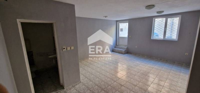 ЕКСКЛУЗИВНО! Офис в централната част на гр. Варна за продажба, в близо