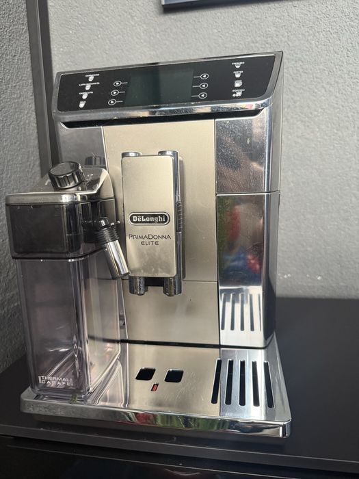 Aparat de cafea Delonghi