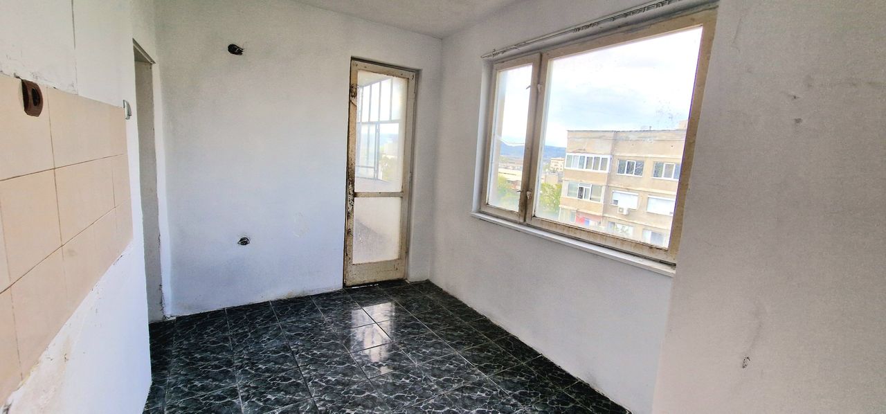 Продава се Тристаен апартамент в Търговище, Вароша - 75 кв.м за 884 €/кв.м - Снимка #6