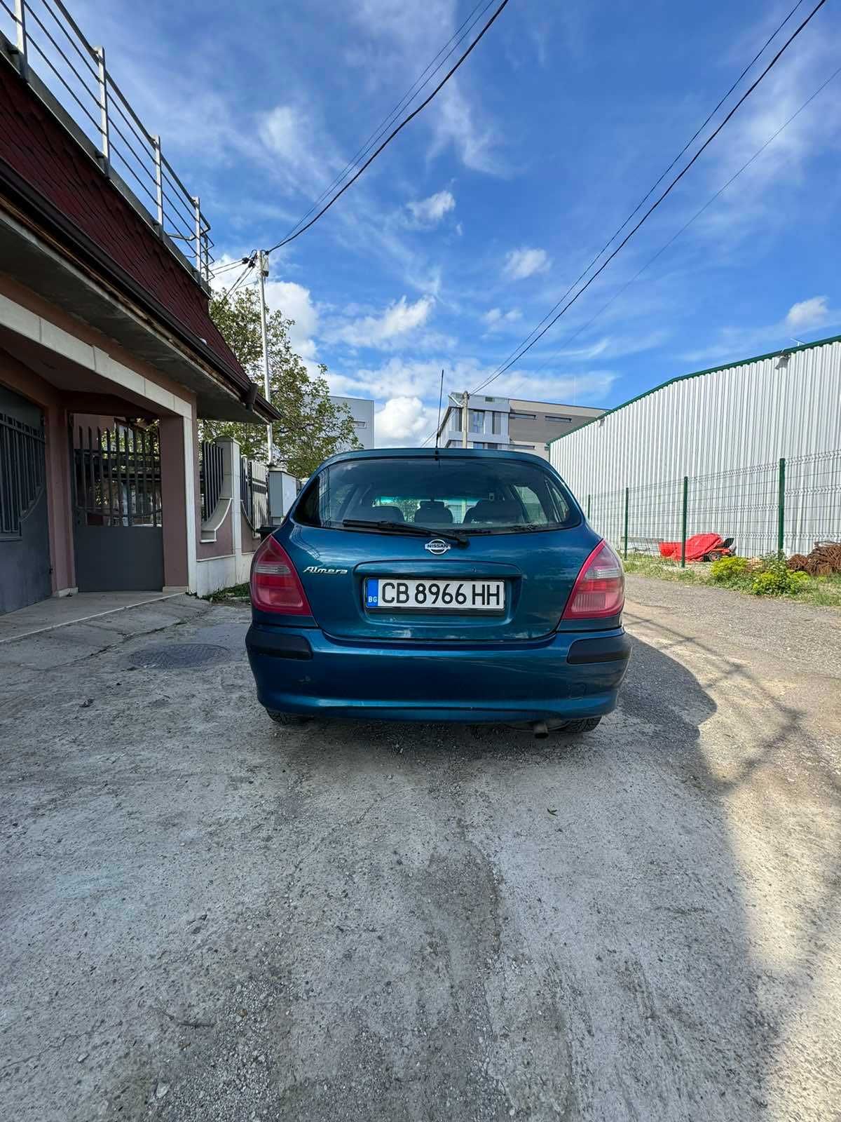 Автомобил Nissan Almera