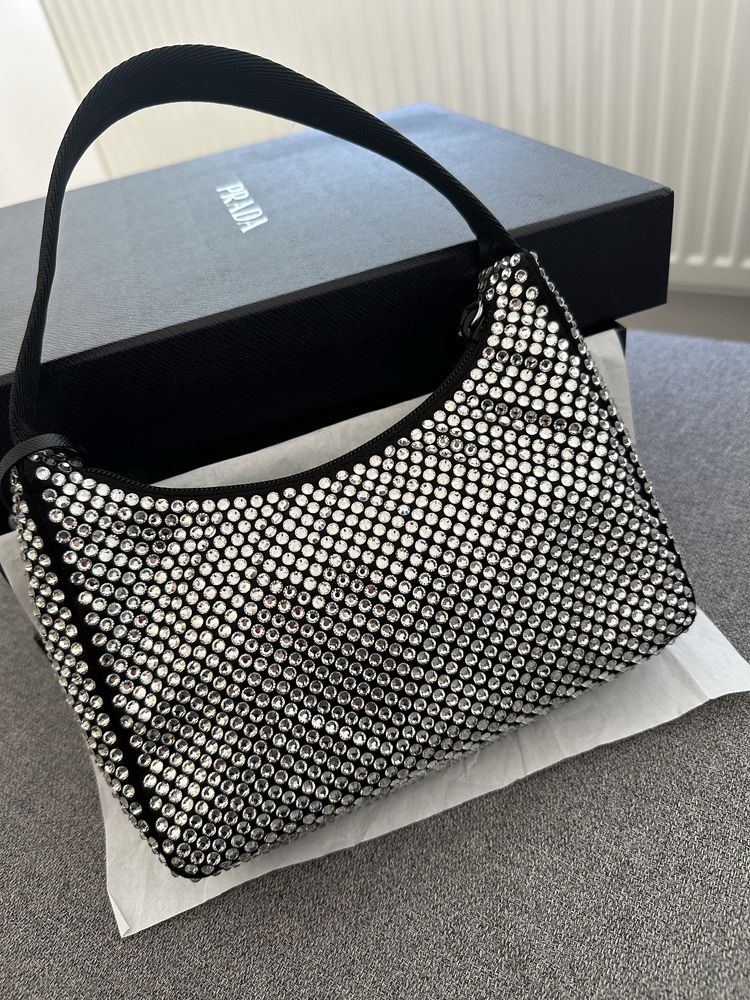 Prada re edition 2000 чанта