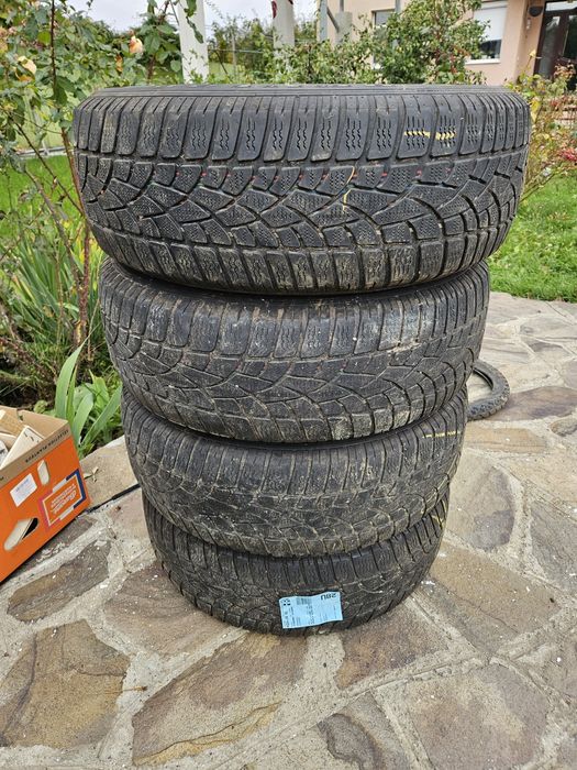 Vând cauciucuri 215/60/17 Dunlop