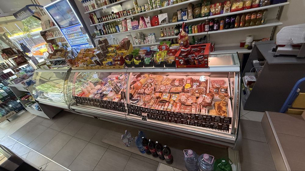 Vând vitrine frigirigice orizontala pt mezeluri