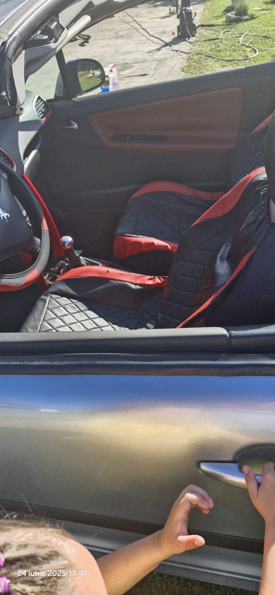 Vând Peugeot 207cc