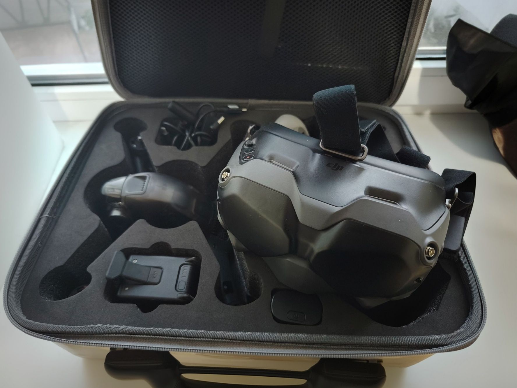Дрон DJI FPV combo + джостик