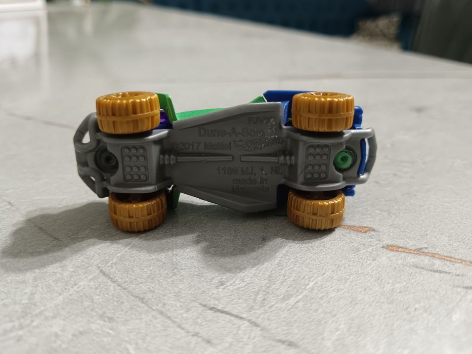 Hot Wheels Dune A Soar 2017 Mattel Green Blue