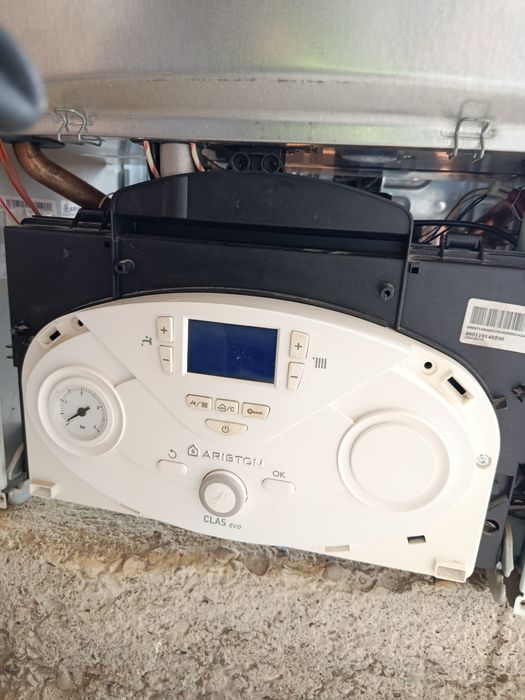Dezmembrez centrala Ariston Clas Evo-pompa defecta