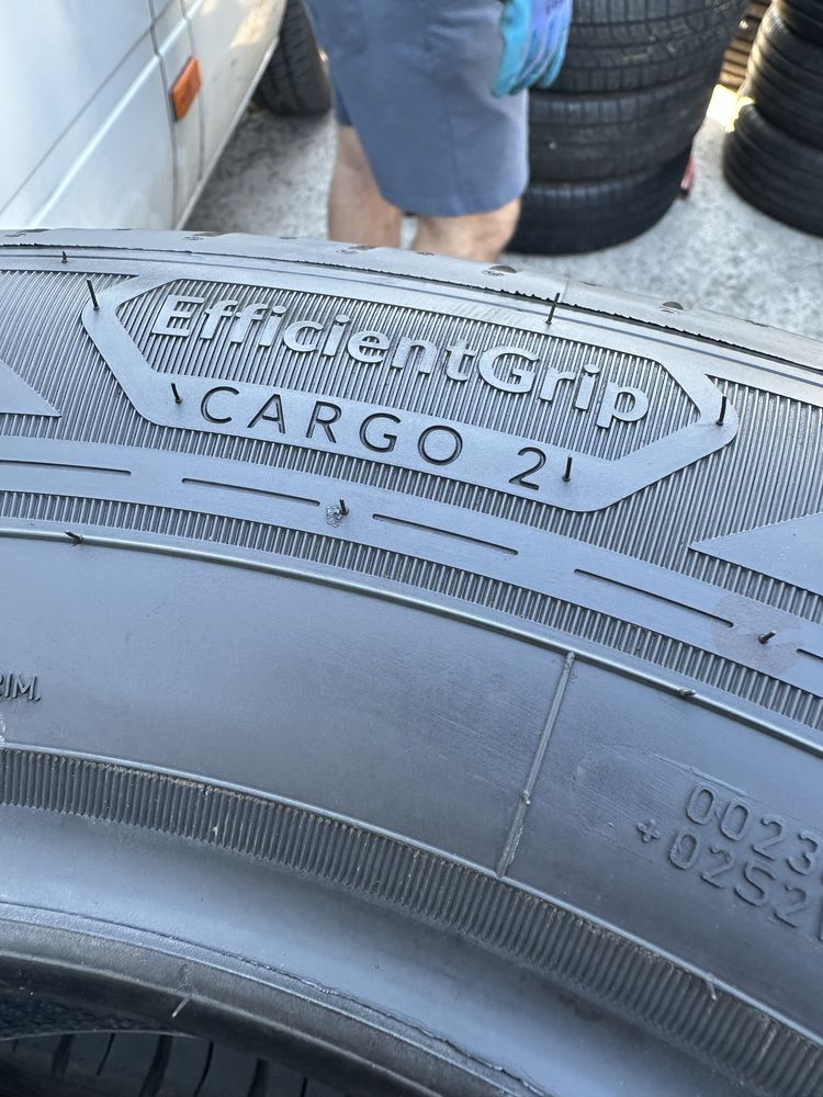 215/65/16с за бус GoodYear dot23