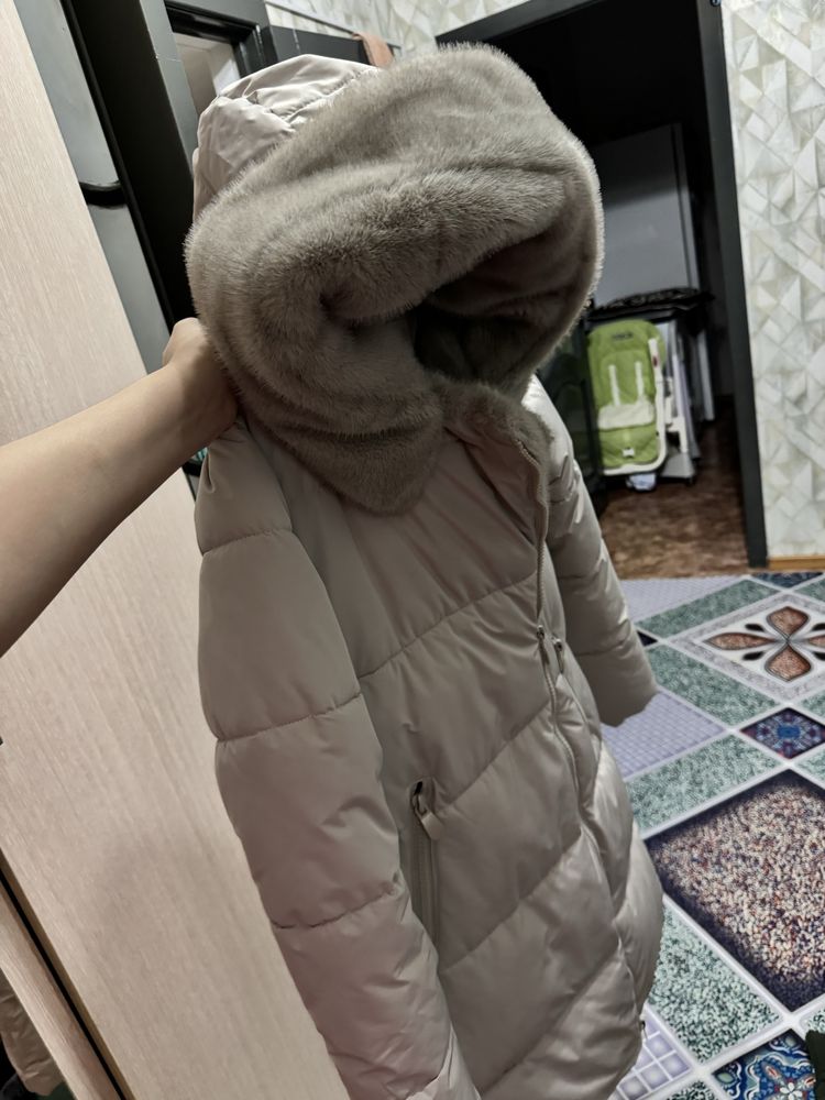 Продам зимний пуховик