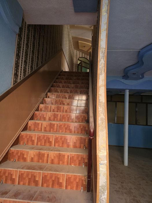 Бино сотилади 2 каватли падвал билан 3 каватли