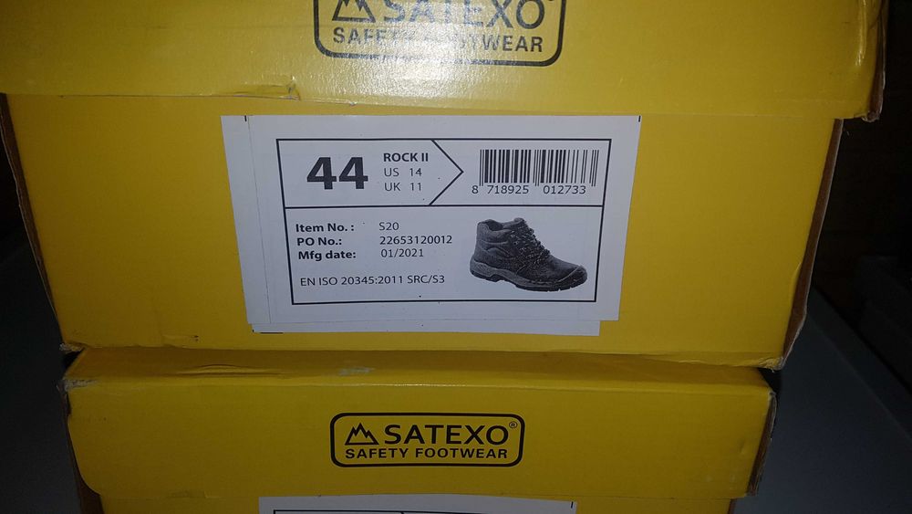 НОВИ Работни обувки със метално бомбе и подметка