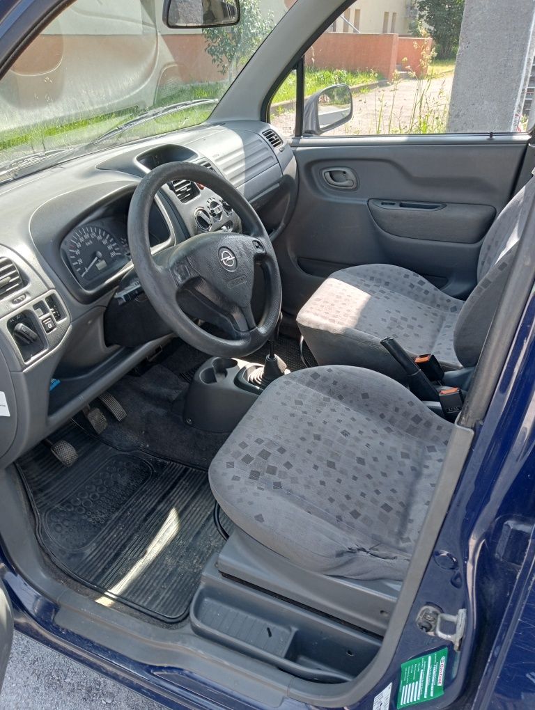 Opel Agila 1000 cm³