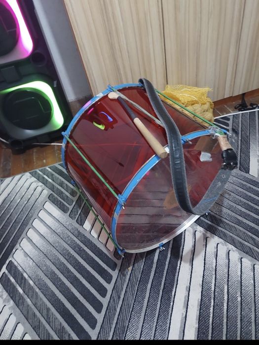 Тъпан червен има и палки