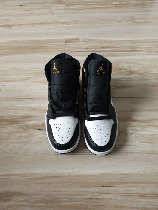 Оригинални мъжки кецове Nike Air Jordan 1 Mid White Pollen Black