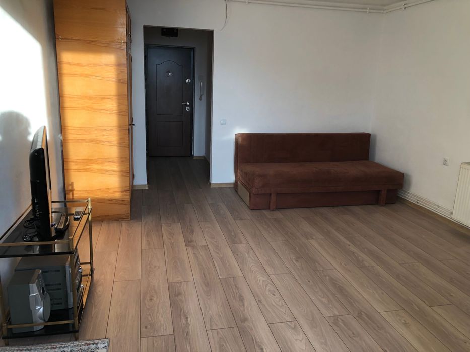 Vând garsoniera 28 mp.