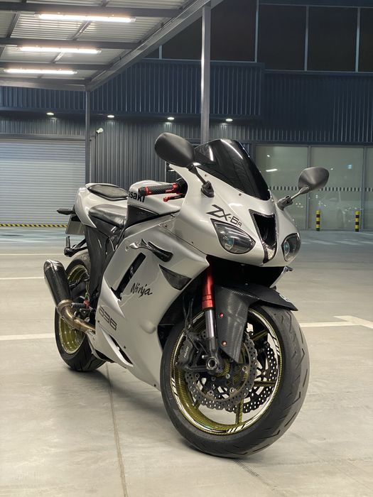Kawasaki Zx6r.
