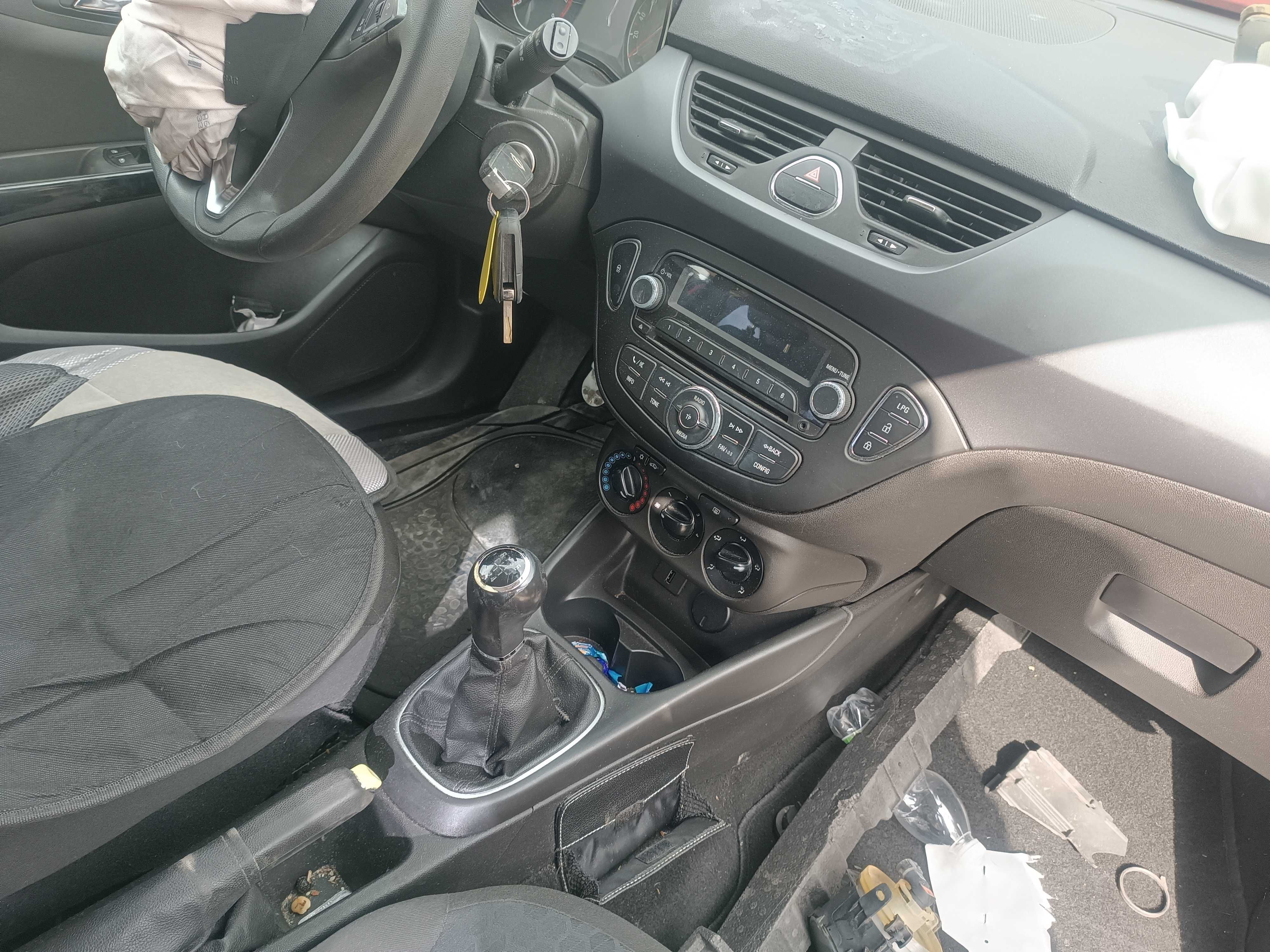 Опел Корса Е / Opel Corsa E - на части