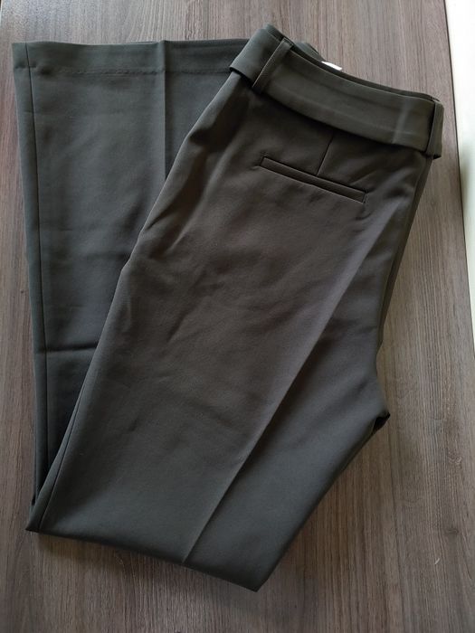 ABOUT YOU x Iconic by Tatiana Kucharova Разкроени Панталон с ръб '