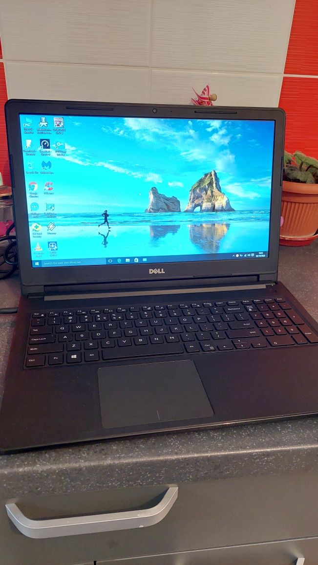 Laptop DELL vostro 15 i3 250gb SSD ram 4gb