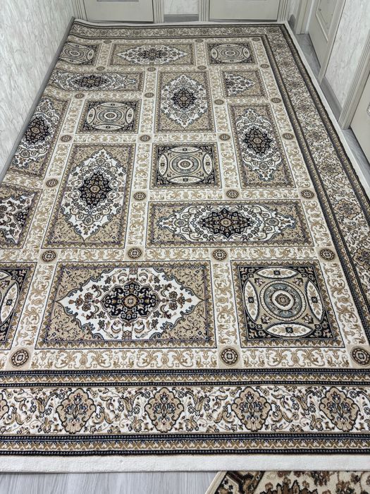 Килем сатылады 2,5/3,5. 40мын тенге. Качествр супер, таза