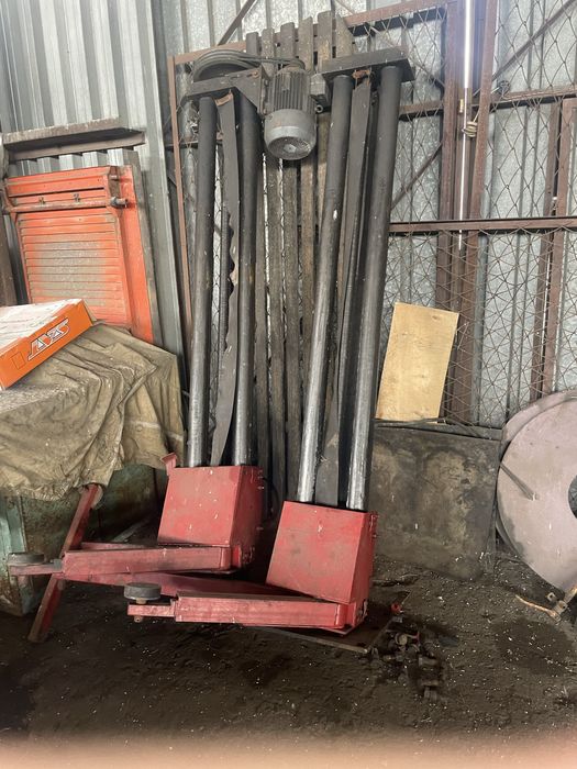 Подьемник винтовой